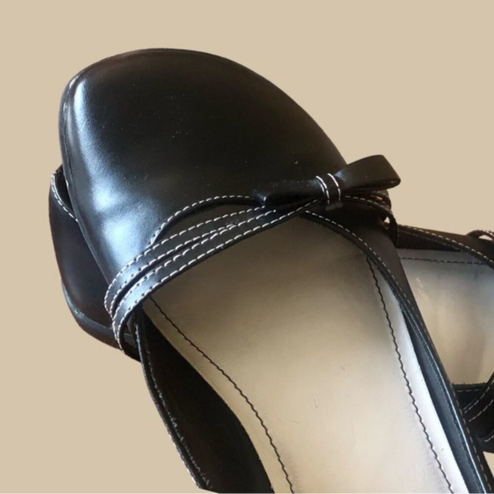 Black Leather Loafers with Contrast Stitching